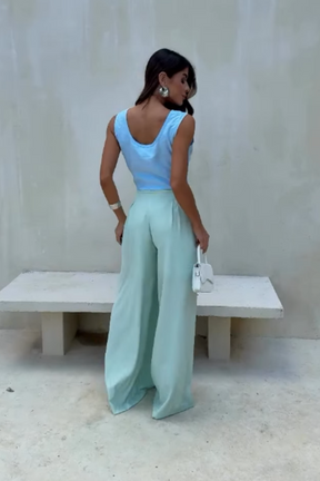 Max Pantalona feminina em tecido Social Soft com caimento fluído
