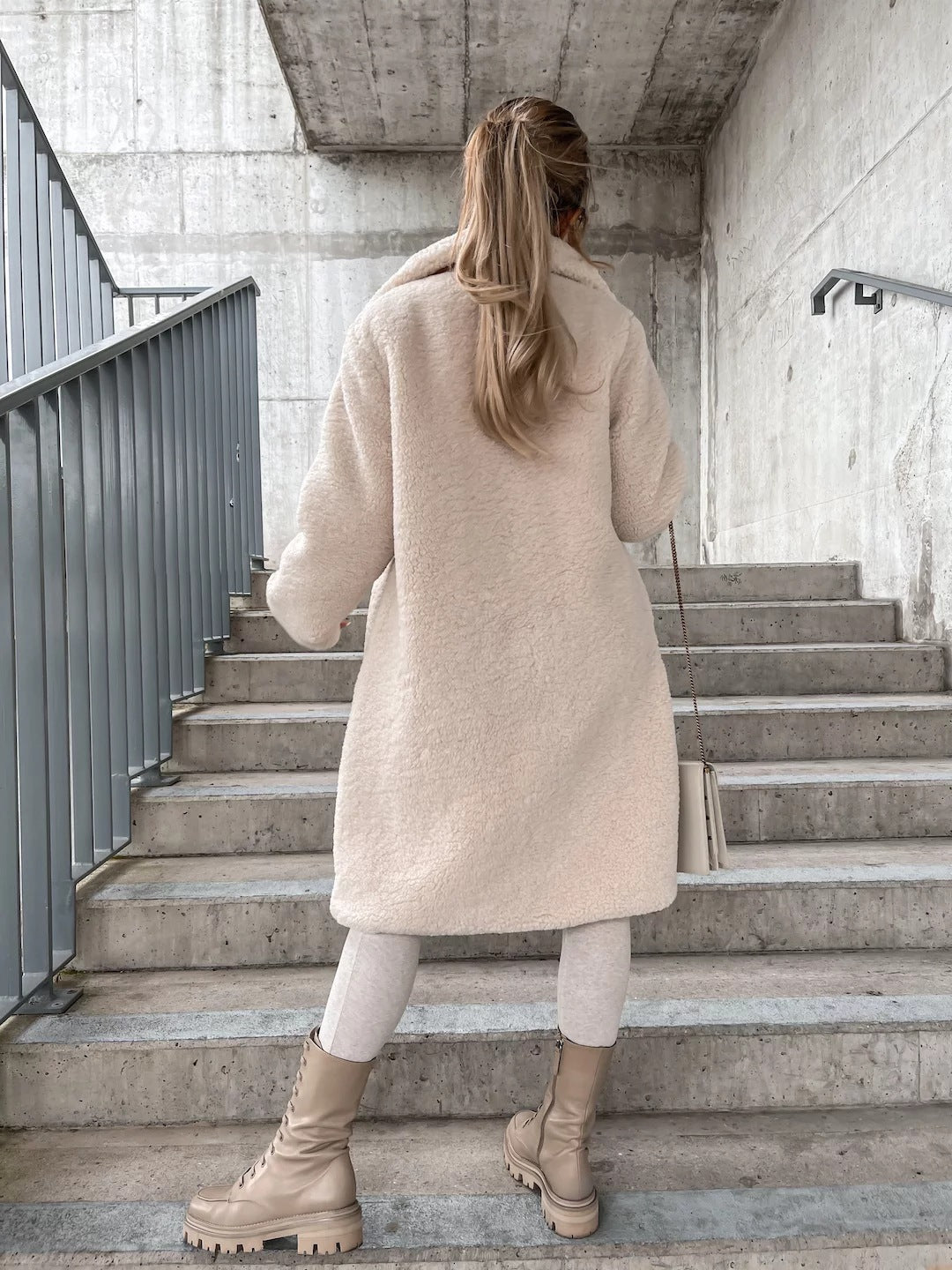 2024 Amazon outono e inverno europeu e americano transfronteiriço roupa de mulher popular felpa de manga larga solapa de mulher de felpa superior abrigo largo