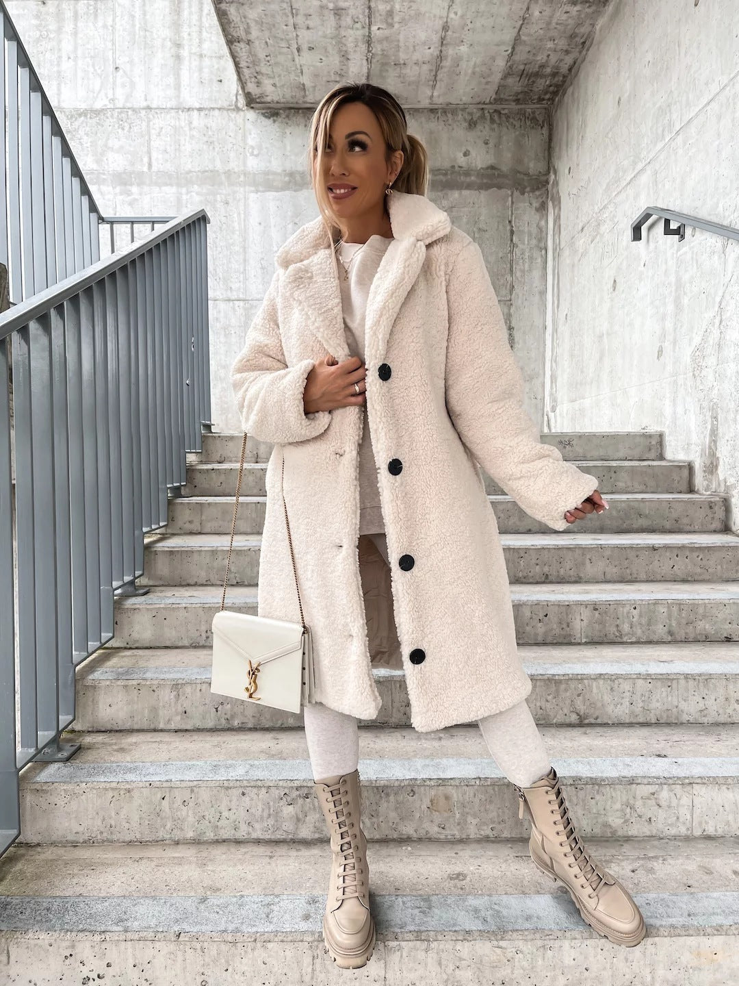 2024 Amazon outono e inverno europeu e americano transfronteiriço roupa de mulher popular felpa de manga larga solapa de mulher de felpa superior abrigo largo
