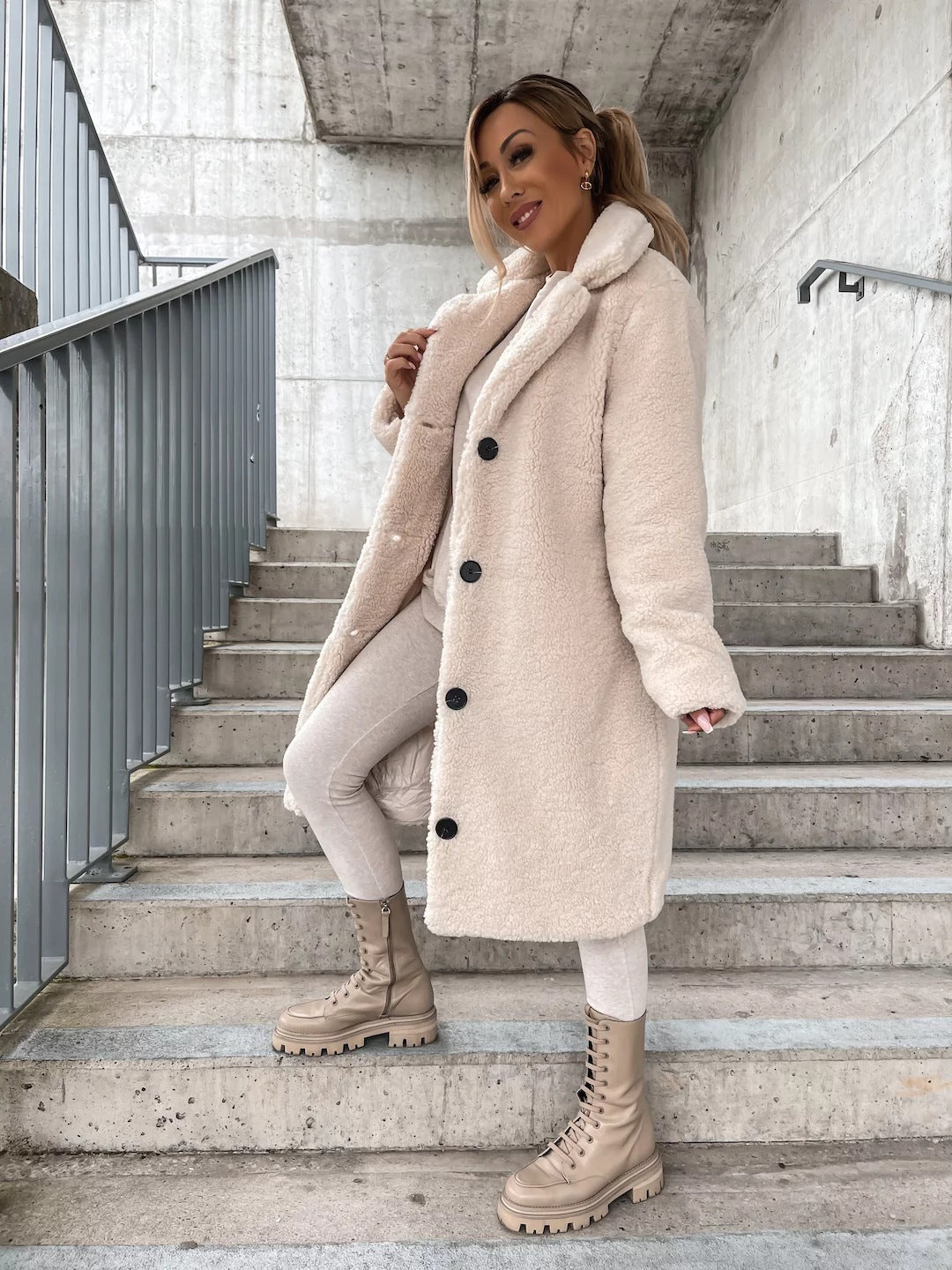 2024 Amazon outono e inverno europeu e americano transfronteiriço roupa de mulher popular felpa de manga larga solapa de mulher de felpa superior abrigo largo