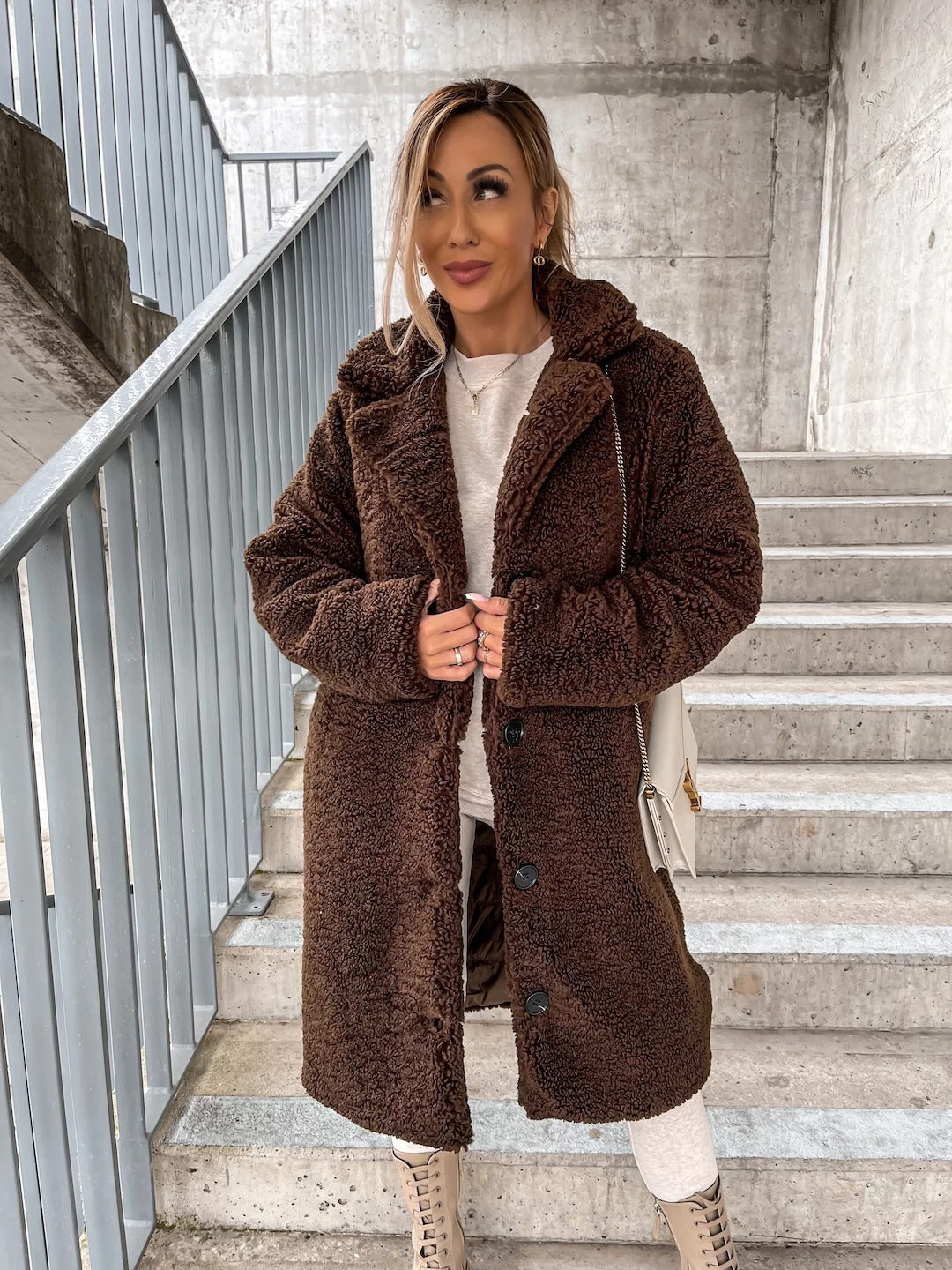 2024 Amazon outono e inverno europeu e americano transfronteiriço roupa de mulher popular felpa de manga larga solapa de mulher de felpa superior abrigo largo