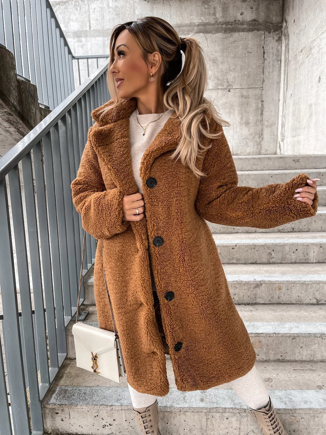 2024 Amazon outono e inverno europeu e americano transfronteiriço roupa de mulher popular felpa de manga larga solapa de mulher de felpa superior abrigo largo