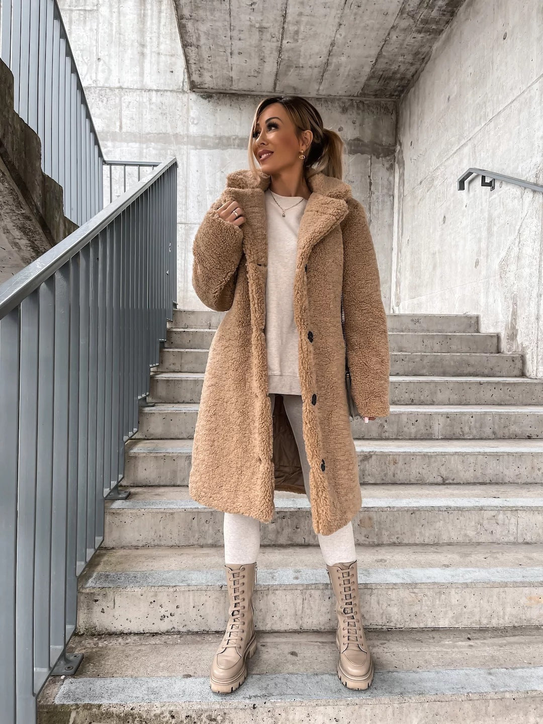 2024 Amazon outono e inverno europeu e americano transfronteiriço roupa de mulher popular felpa de manga larga solapa de mulher de felpa superior abrigo largo