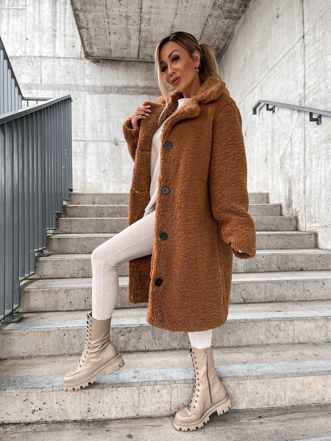 2024 Amazon outono e inverno europeu e americano transfronteiriço roupa de mulher popular felpa de manga larga solapa de mulher de felpa superior abrigo largo