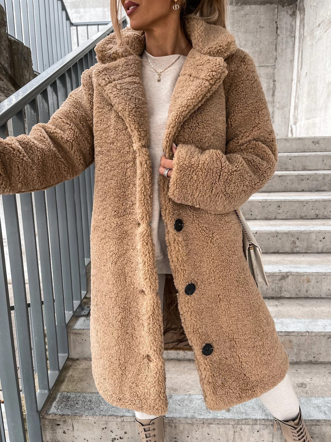 2024 Amazon outono e inverno europeu e americano transfronteiriço roupa de mulher popular felpa de manga larga solapa de mulher de felpa superior abrigo largo